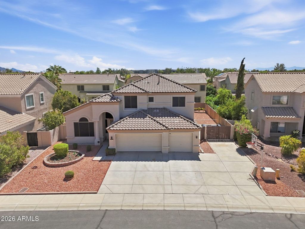 5273 W ANGELA Drive, Glendale, AZ 85308 — photo 2