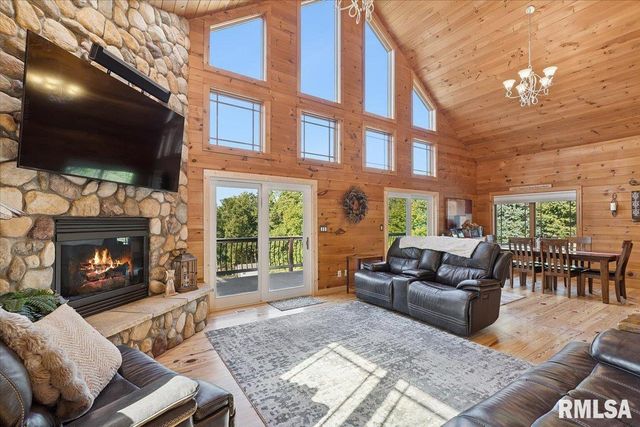 3930 BRANDY Lane, Clinton, IA 52732