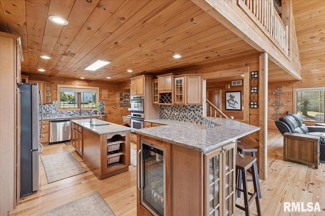 3930 BRANDY Lane, Clinton, IA 52732