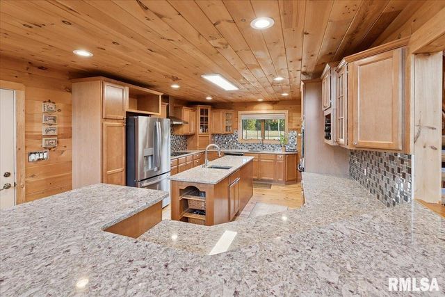 3930 BRANDY Lane, Clinton, IA 52732