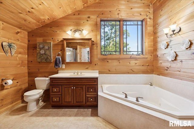 3930 BRANDY Lane, Clinton, IA 52732