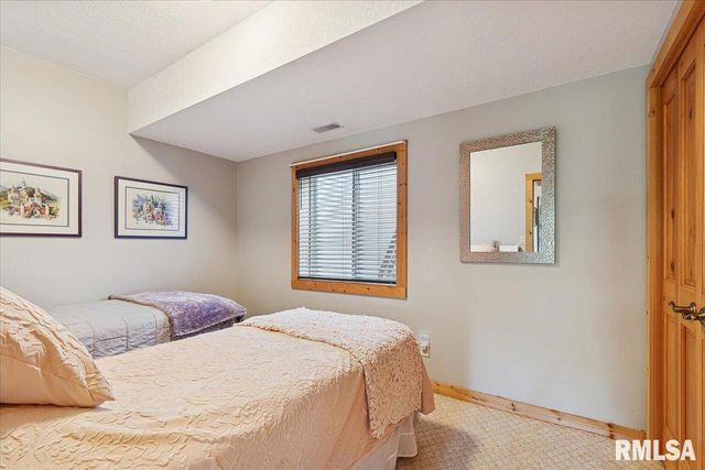 3930 BRANDY Lane, Clinton, IA 52732