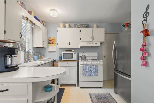 47 Cliff Rd, Bourne, MA 02532