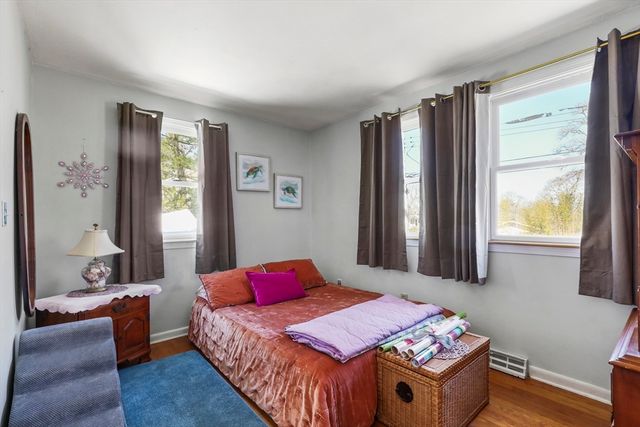 47 Cliff Rd, Bourne, MA 02532