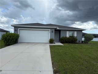 2748 NE 7th PL, Cape Coral, FL 33909