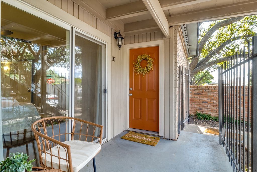 5326 Fleetwood Oaks Avenue 147, Dallas, TX 75235 — exterior