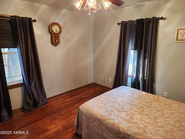 10 S Date St, Toppenish, WA 98948