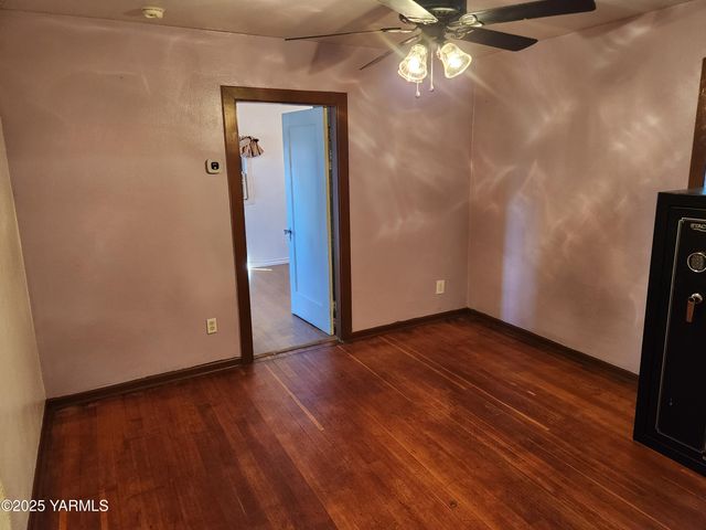 10 S Date St, Toppenish, WA 98948