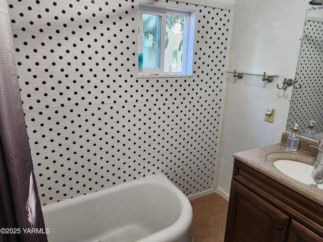 10 S Date St, Toppenish, WA 98948