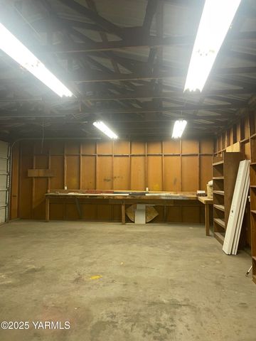 10 S Date St, Toppenish, WA 98948