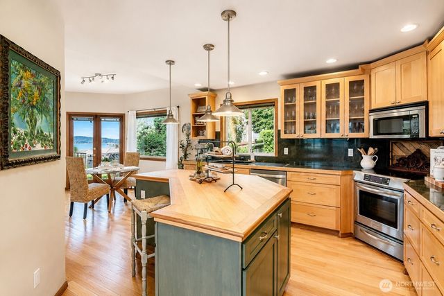 41 Leschi Drive, Steilacoom, WA 98388