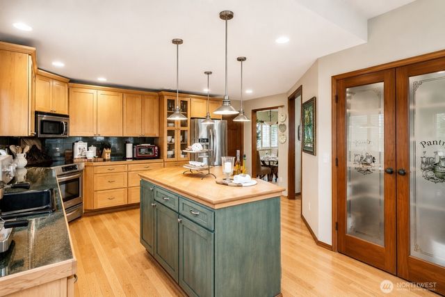 41 Leschi Drive, Steilacoom, WA 98388