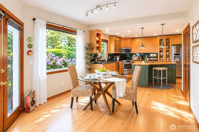 41 Leschi Drive, Steilacoom, WA 98388