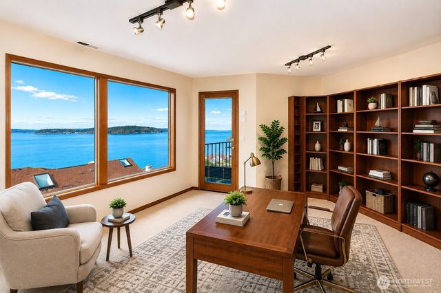 41 Leschi Drive, Steilacoom, WA 98388