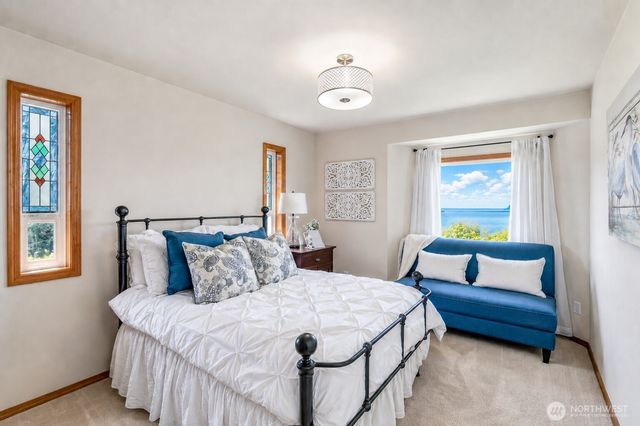 41 Leschi Drive, Steilacoom, WA 98388