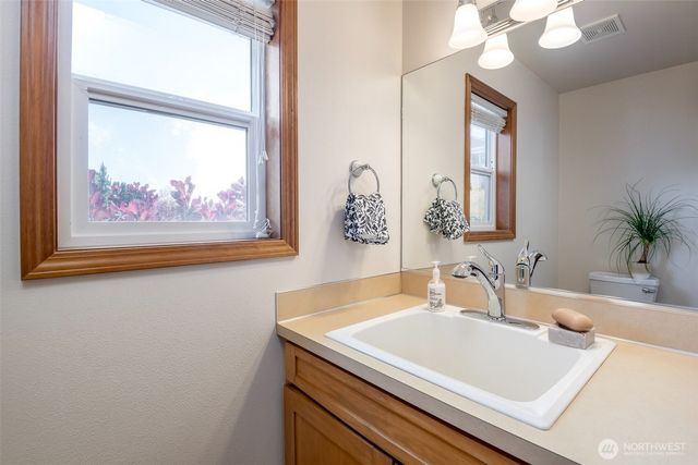 41 Leschi Drive, Steilacoom, WA 98388