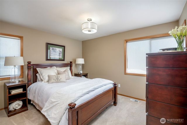 41 Leschi Drive, Steilacoom, WA 98388