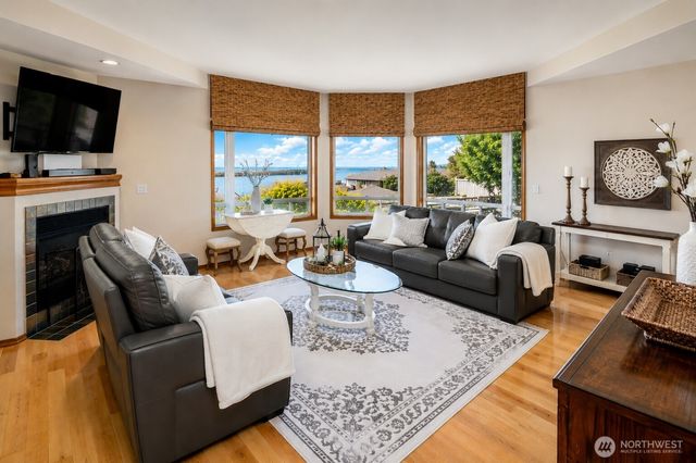 41 Leschi Drive, Steilacoom, WA 98388