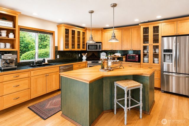 41 Leschi Drive, Steilacoom, WA 98388