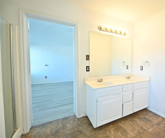 1631 Mt Zion Drive, Arlington, TX 76018