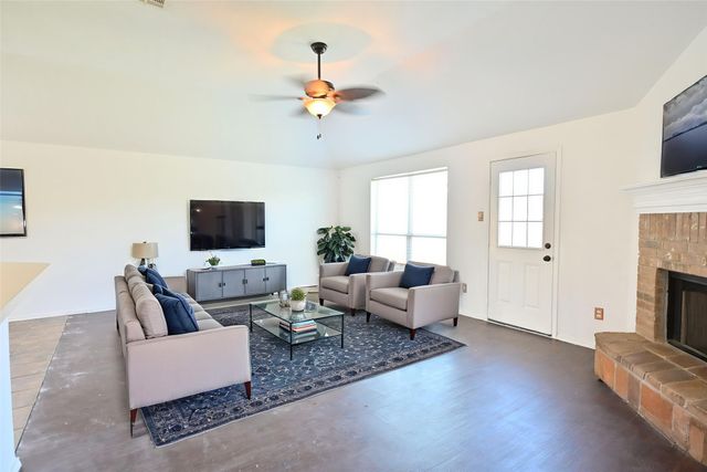 1631 Mt Zion Drive, Arlington, TX 76018