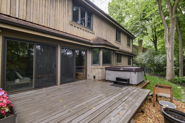 5253 W Woodland DRIVE, Brown Deer, WI 53223
