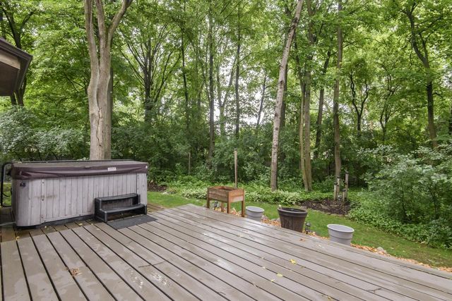 5253 W Woodland DRIVE, Brown Deer, WI 53223