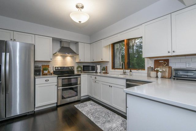 5253 W Woodland DRIVE, Brown Deer, WI 53223