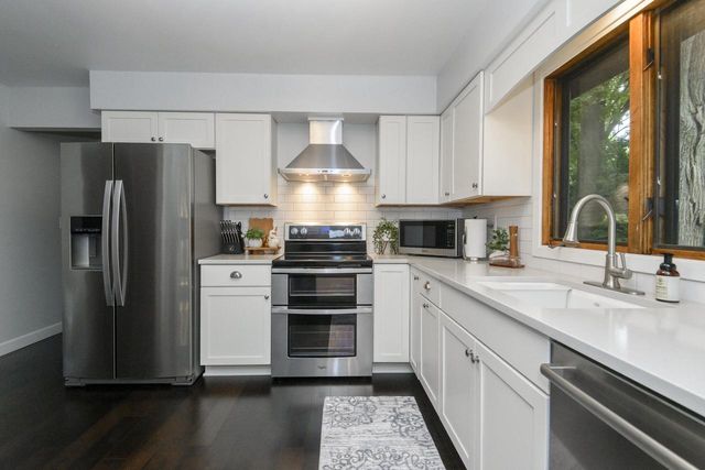 5253 W Woodland DRIVE, Brown Deer, WI 53223