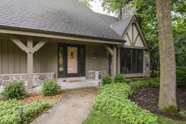 5253 W Woodland DRIVE, Brown Deer, WI 53223