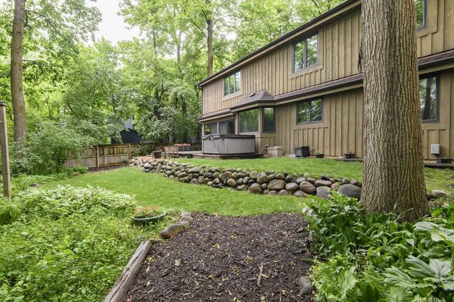 5253 W Woodland DRIVE, Brown Deer, WI 53223