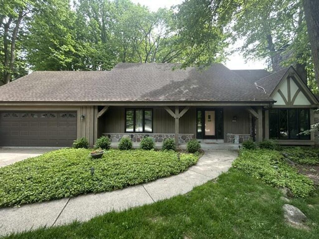 5253 W Woodland DRIVE, Brown Deer, WI 53223
