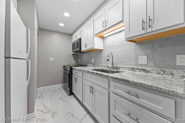 21800 Morley Avenue 206, Dearborn, MI 48124