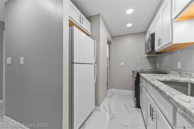 21800 Morley Avenue 206, Dearborn, MI 48124