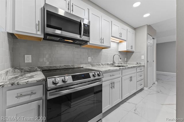 21800 Morley Avenue 206, Dearborn, MI 48124