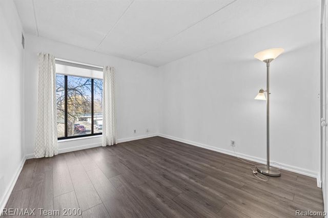 21800 Morley Avenue 206, Dearborn, MI 48124