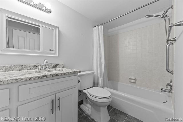 21800 Morley Avenue 206, Dearborn, MI 48124