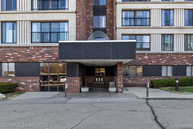 21800 Morley Avenue 206, Dearborn, MI 48124