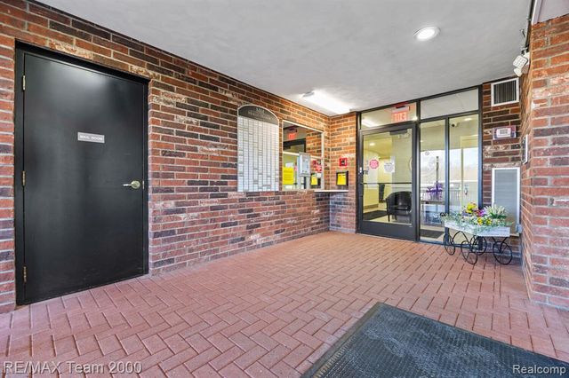 21800 Morley Avenue 206, Dearborn, MI 48124