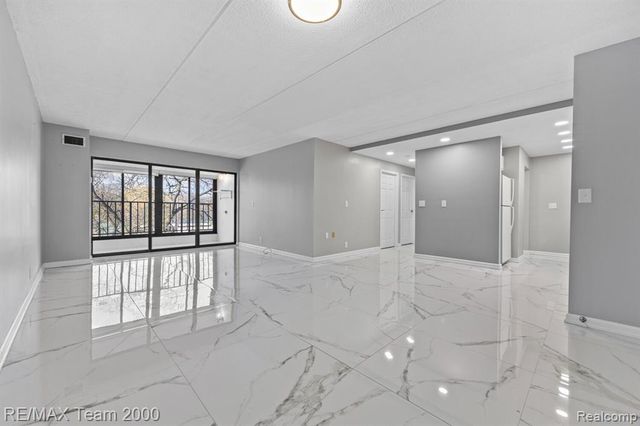 21800 Morley Avenue 206, Dearborn, MI 48124