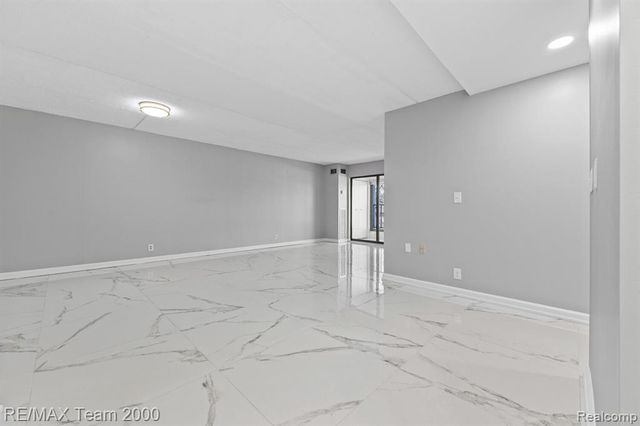 21800 Morley Avenue 206, Dearborn, MI 48124