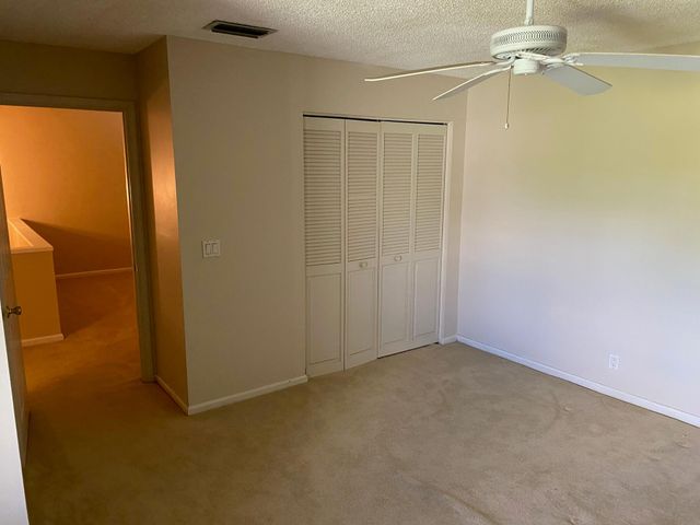 22 Balfour Road W, Palm Beach Gardens, FL 33418