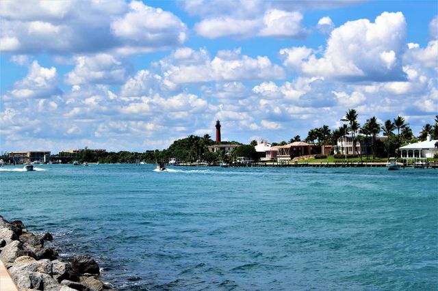 22 Balfour Road W, Palm Beach Gardens, FL 33418