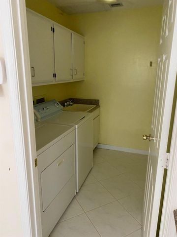 22 Balfour Road W, Palm Beach Gardens, FL 33418