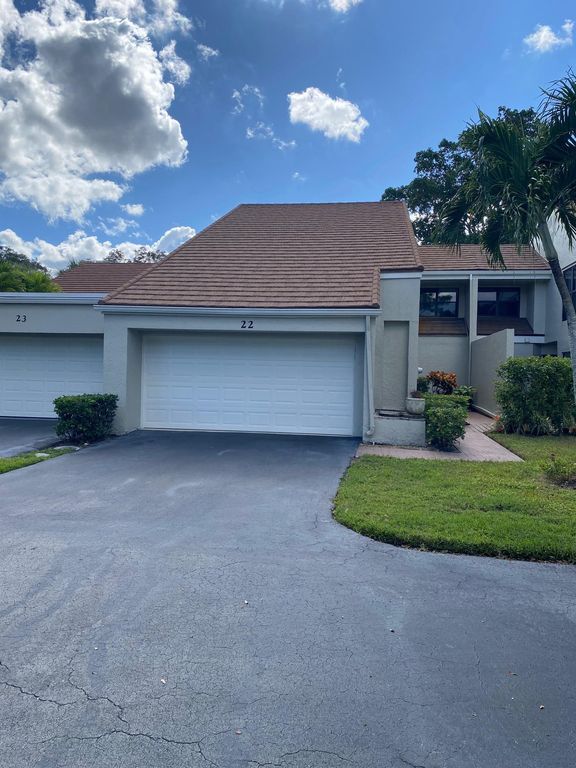 22 Balfour Road W, Palm Beach Gardens, FL 33418