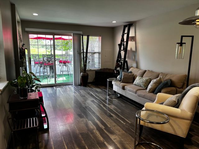 2185 Shenandoah Court B, Plymouth, MN 55447