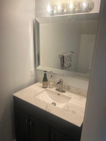 2185 Shenandoah Court B, Plymouth, MN 55447