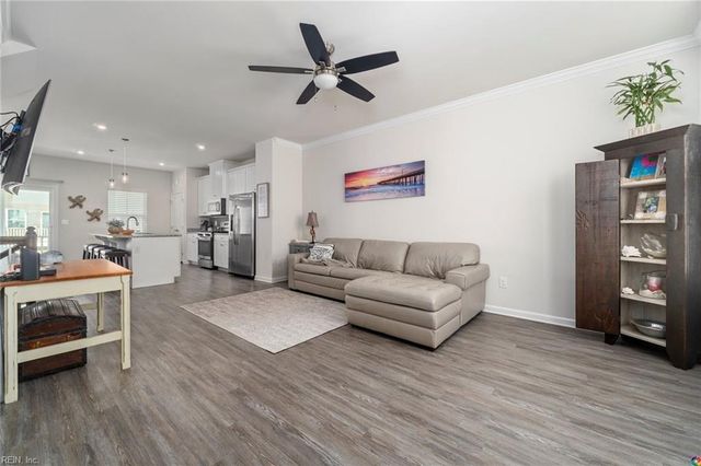 512 Clara LN, Virginia Beach, VA 23451