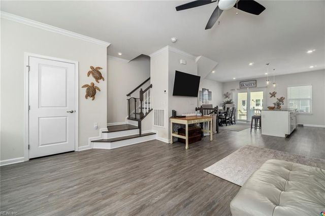 512 Clara LN, Virginia Beach, VA 23451