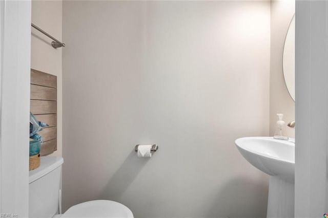 512 Clara LN, Virginia Beach, VA 23451